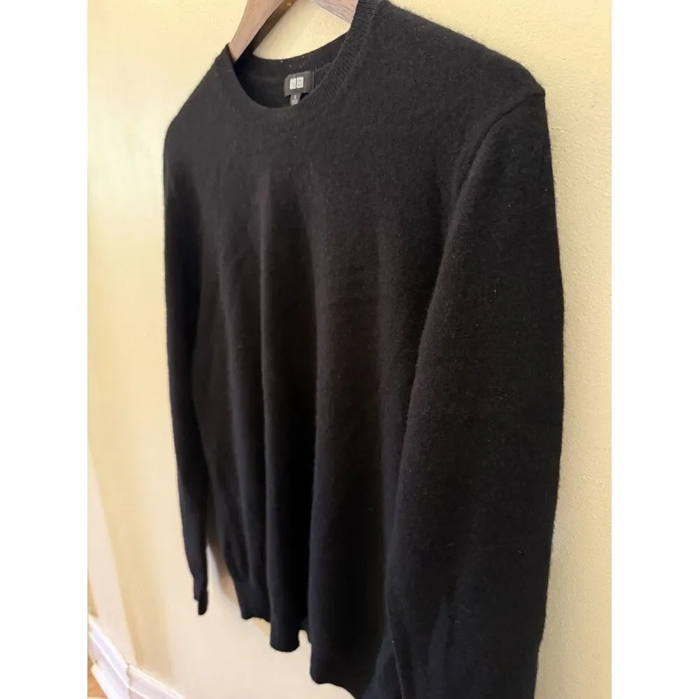 UNIQLO 100% Cashmere Crewneck Sweater Black Mens Small Minimalist Knit